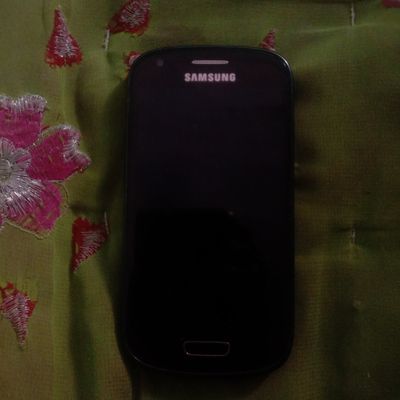 Samsung Galaxy S4  2 GB/16 GB