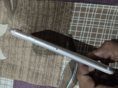 Apple iPhone 8 64 GB 4