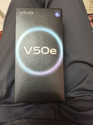 Vivo V50e 8 GB/256 GB