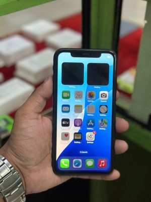Apple iPhone XR 64 GB 2