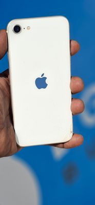 Apple iPhone SE (3rd Gen) 64 GB 2