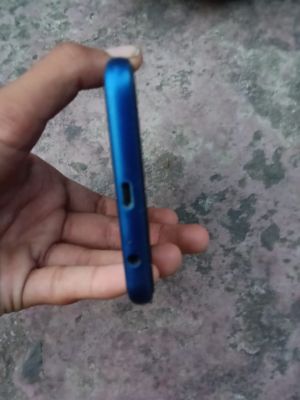 Samsung Galaxy J8 4 GB/64 GB 3